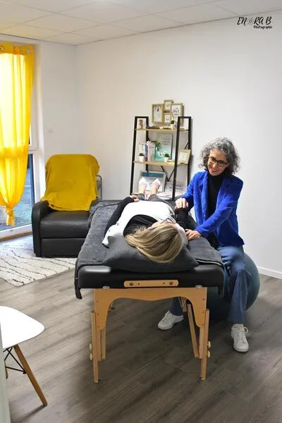 Anne Bellot Beaumesnil, kinésiologue à Rennes La Mézière, en séance de kinésiologie à Rennes